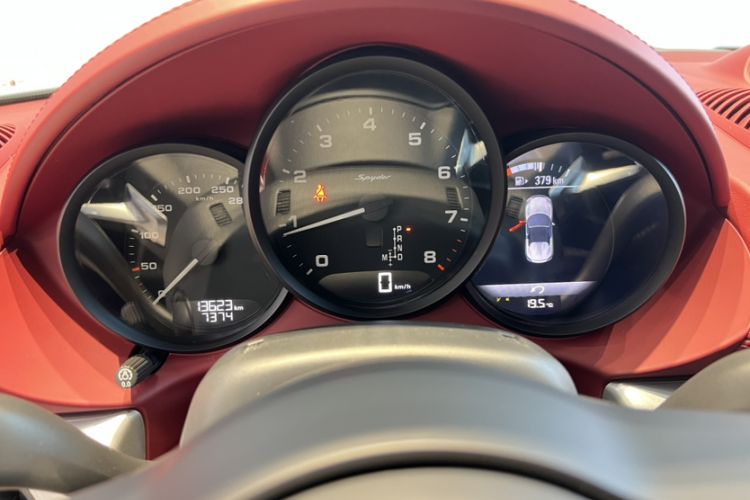 Used Porsche 718 2022 Spyder 2.0T Odometer Close Up