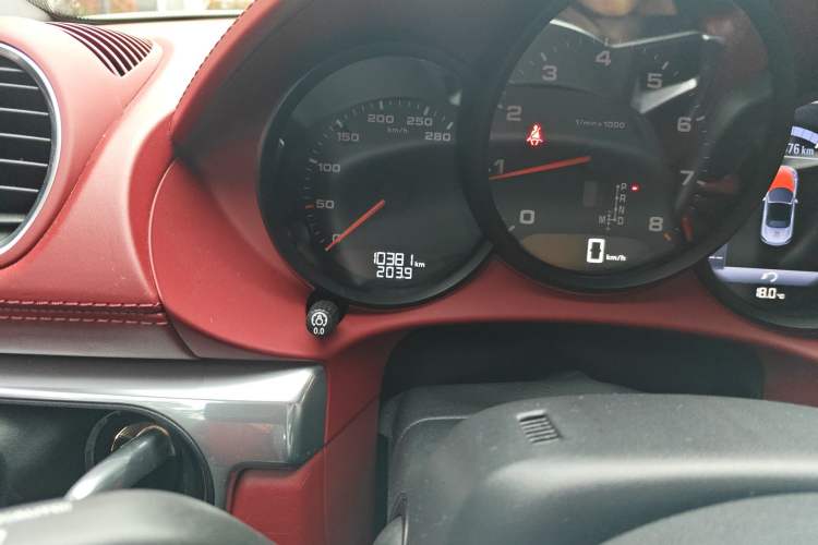 Used Porsche 718 2022 Boxster 2.0T Odometer Close Up