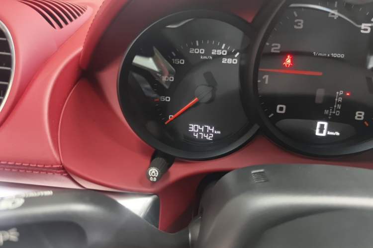 Used Porsche 718 2022 Boxster 2.0T Odometer Close Up