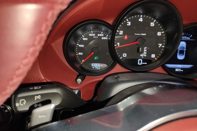 Used Porsche 718 2022 Boxster 2.0T Odometer Close Up