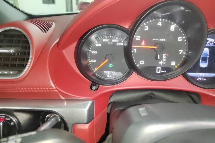 Used Porsche 718 2022 Boxster 2.0T Odometer Close Up
