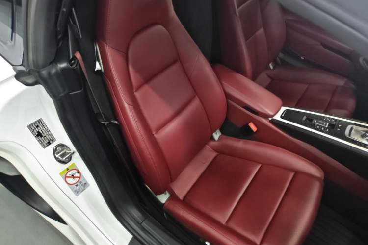 Used Porsche 718 2022 Spyder 2.0T Right Front Seat