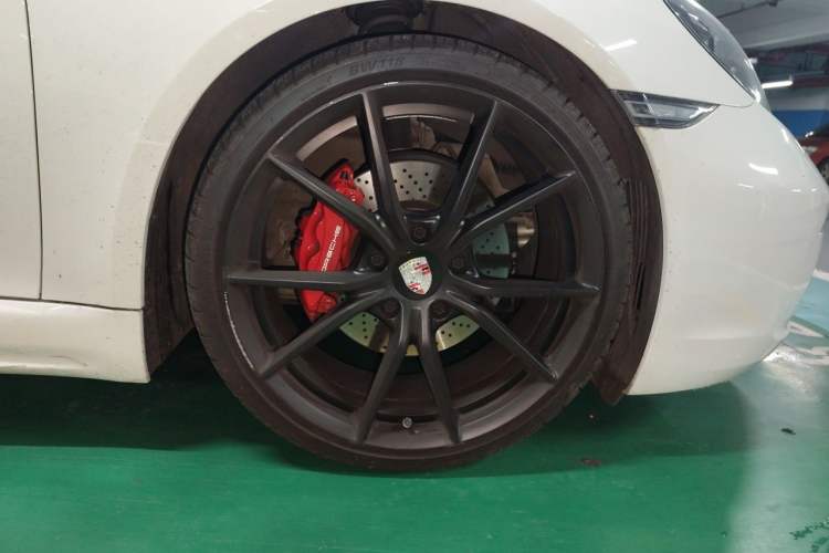 Used Porsche 718 2022 Boxster 2.0T Right Front Wheel Hub
