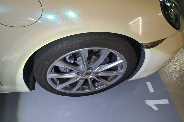 Used Porsche 718 2022 Boxster 2.0T Right Front Wheel Hub