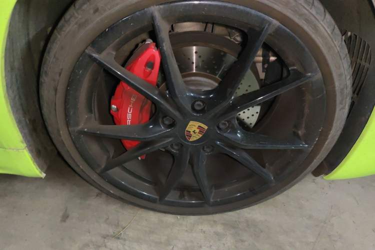 Used Porsche 718 2022 Cayman 2.0T Right Front Wheel Hub