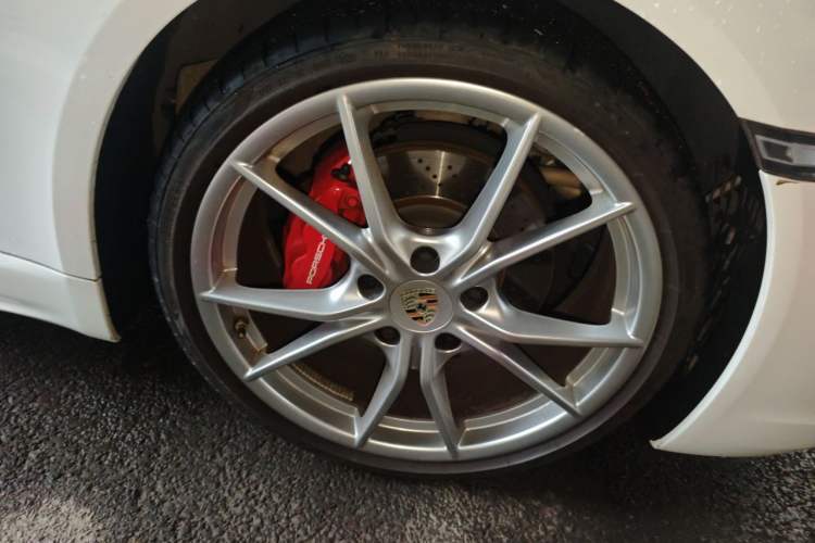 Used Porsche 718 2022 Boxster 2.0T Right Front Wheel Hub