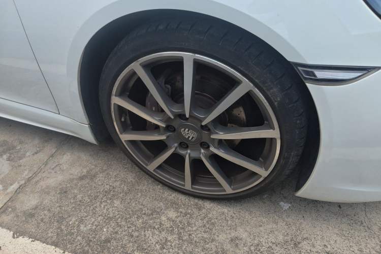Used Porsche 718 2022 Boxster 2.0T Right Front Wheel Hub