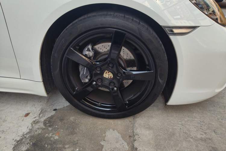 Used Porsche 718 2022 Boxster 2.0T Right Front Wheel Hub