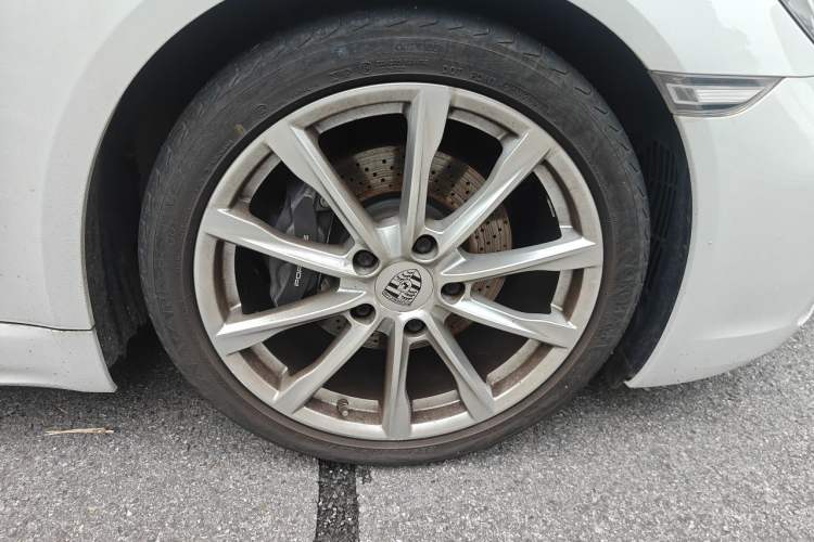 Used Porsche 718 2022 Boxster 2.0T Right Front Wheel Hub