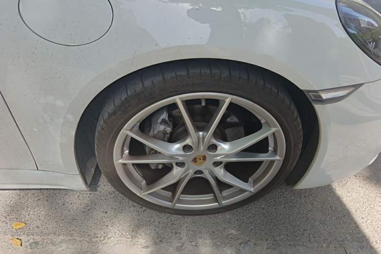 Used Porsche 718 2022 Boxster 2.0T Right Front Wheel Hub