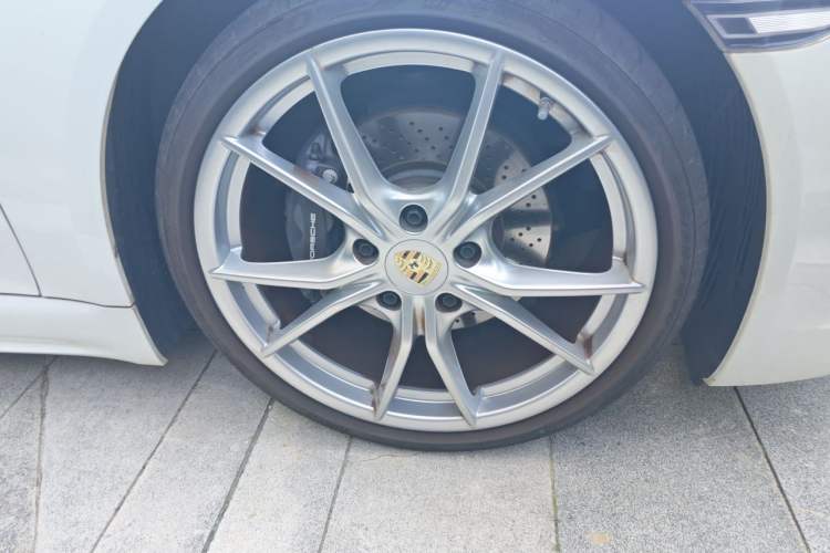 Used Porsche 718 2022 Boxster 2.0T Right Front Wheel Hub