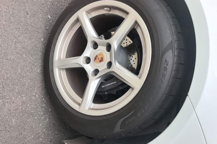 Used Porsche 718 2022 Boxster 2.0T Right Front Wheel Hub