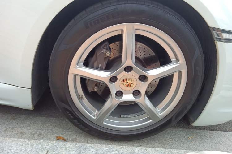 Used Porsche 718 2022 Boxster 2.0T Right Front Wheel Hub