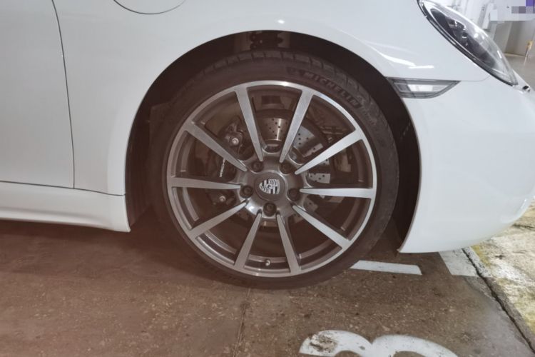 Used Porsche 718 2022 Boxster 2.0T Right Front Wheel Hub