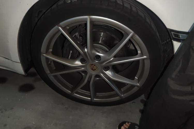 Used Porsche 718 2022 Boxster 2.0T Right Front Wheel Hub