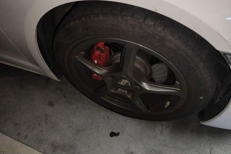 Used Porsche 718 2022 Boxster 2.0T Right Front Wheel Hub