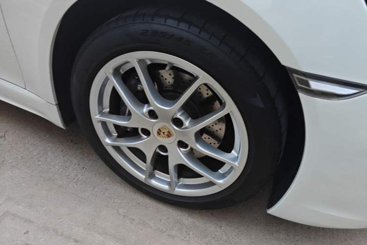 Used Porsche 718 2022 Boxster 2.0T Right Front Wheel Hub