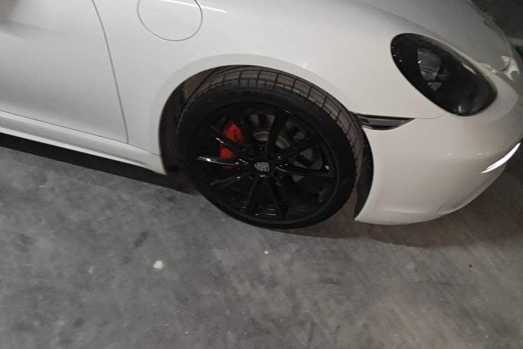 Used Porsche 718 2022 Boxster 2.0T Right Front Wheel Hub
