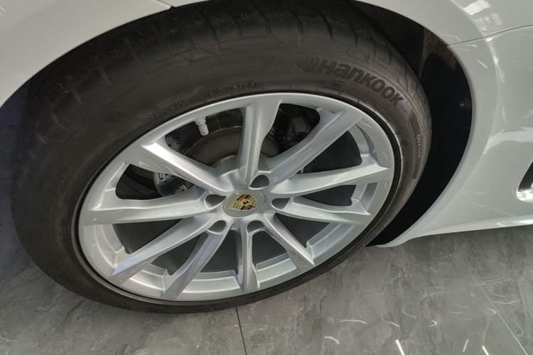 Used Porsche 718 2022 Boxster T 2.0T Right Rear Wheel Hub
