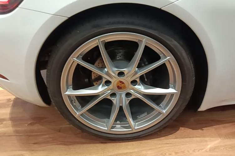 Used Porsche 718 2022 Boxster 2.0T Right Rear Wheel Hub