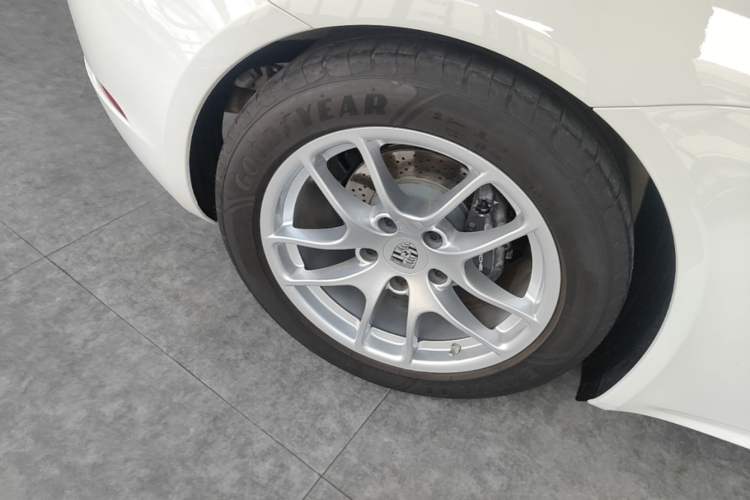 Used Porsche 718 2022 Boxster 2.0T Right Rear Wheel Hub