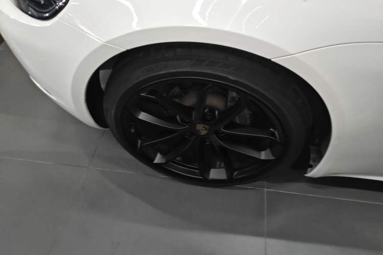Used Porsche 718 2022 Spyder 2.0T Right Rear Wheel Hub