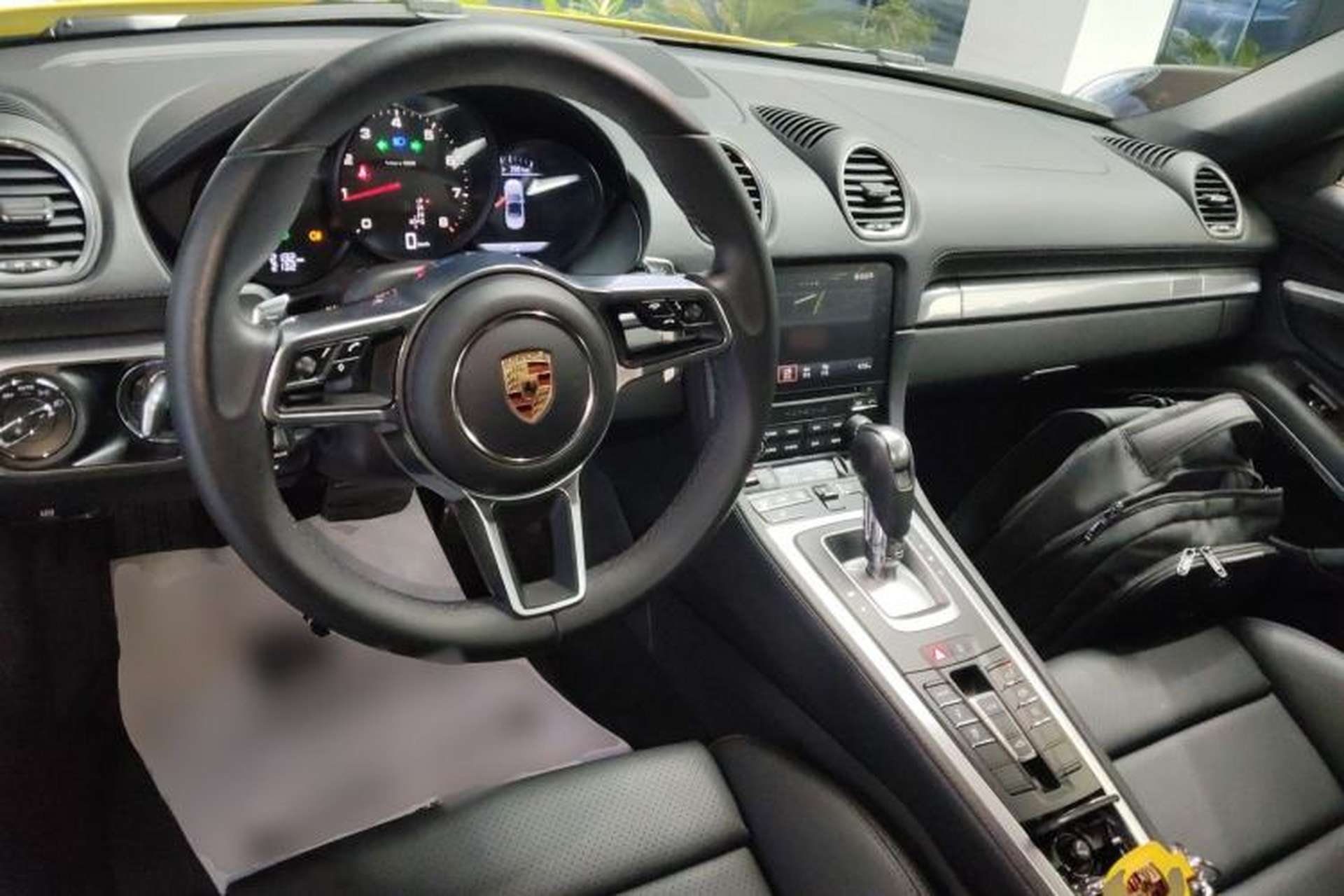 Used Porsche 718 2022 Boxster 2.0T Center Console