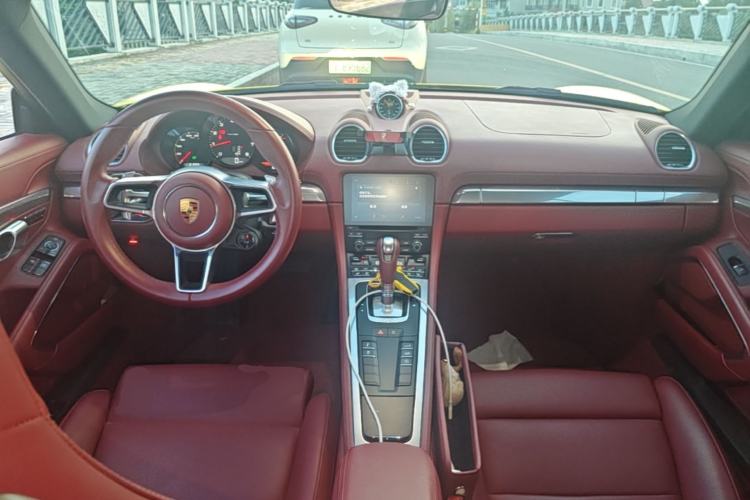 Used Porsche 718 2022 Cayman 2.0T Center Console