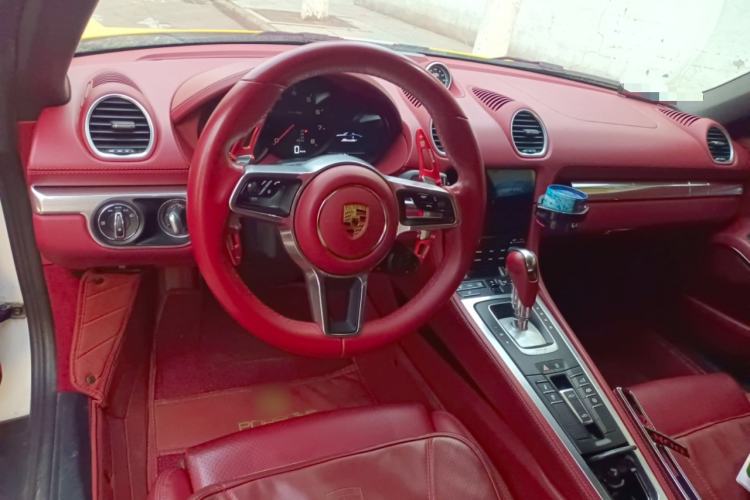 Used Porsche 718 2022 Boxster 2.0T Center Console