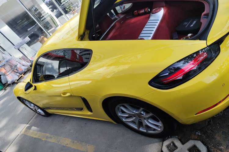 Used Porsche 718 2022 Cayman 2.0T Exterior 2