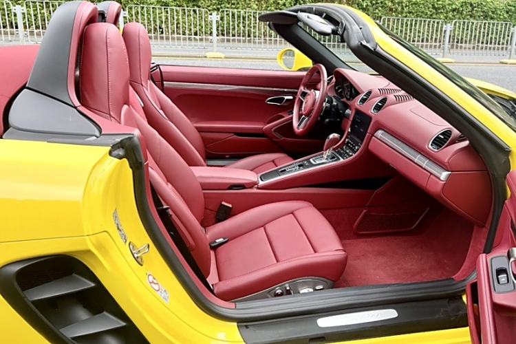 Used Porsche 718 2022 Boxster 2.0T Interior 1