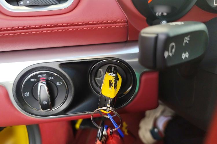 Used Porsche 718 2022 Cayman 2.0T Interior 1