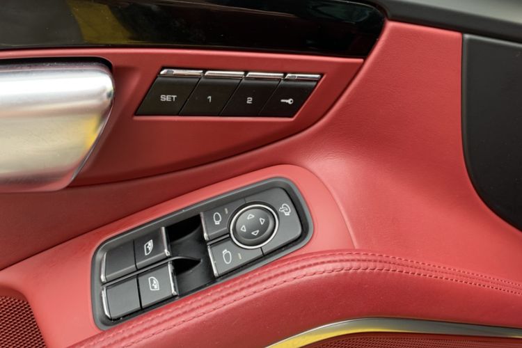 Used Porsche 718 2022 Cayman T 2.0T Interior 1
