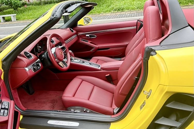 Used Porsche 718 2022 Boxster 2.0T Interior 2