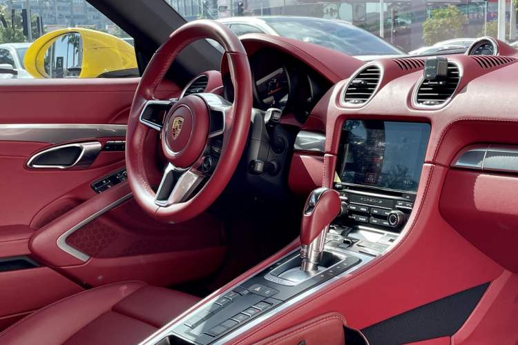 Used Porsche 718 2022 Cayman 2.0T Interior 5