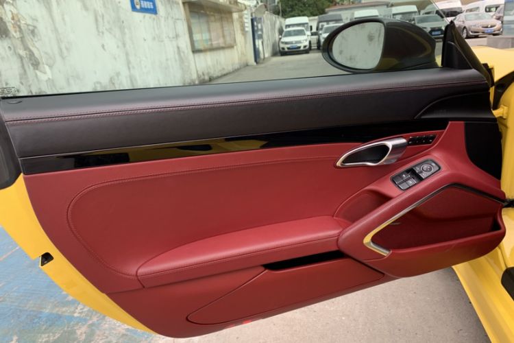 Used Porsche 718 2022 Cayman T 2.0T Interior 5