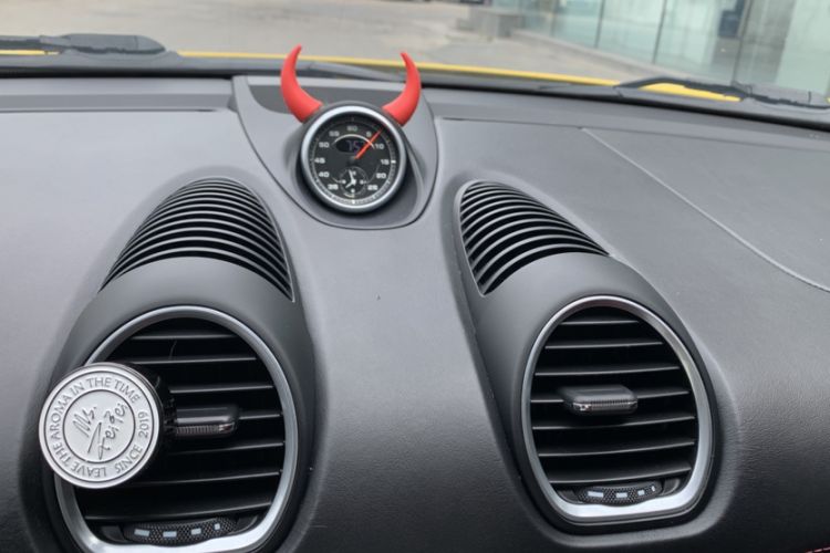 Used Porsche 718 2022 Cayman T 2.0T Interior 6