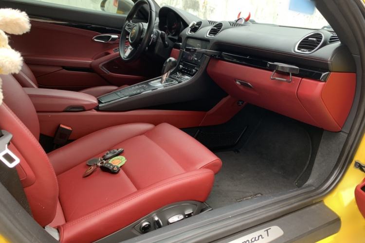 Used Porsche 718 2022 Cayman T 2.0T Interior 7