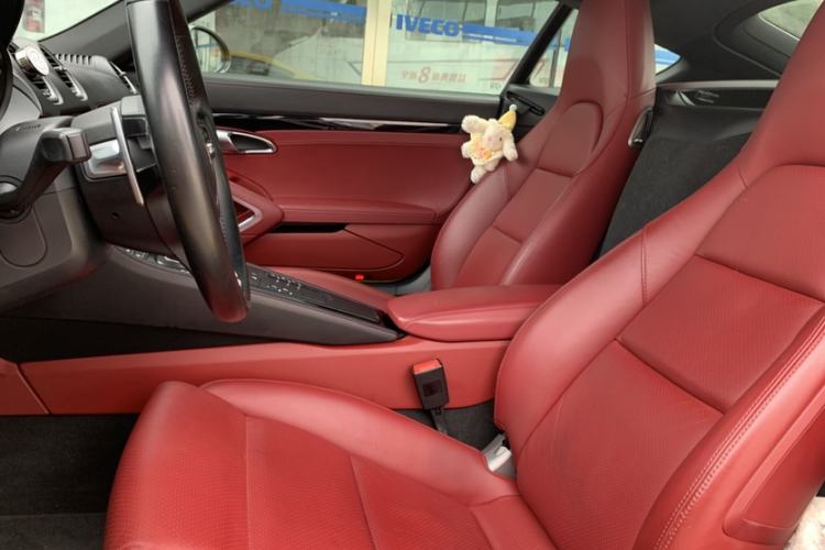 Used Porsche 718 2022 Cayman T 2.0T Interior 8