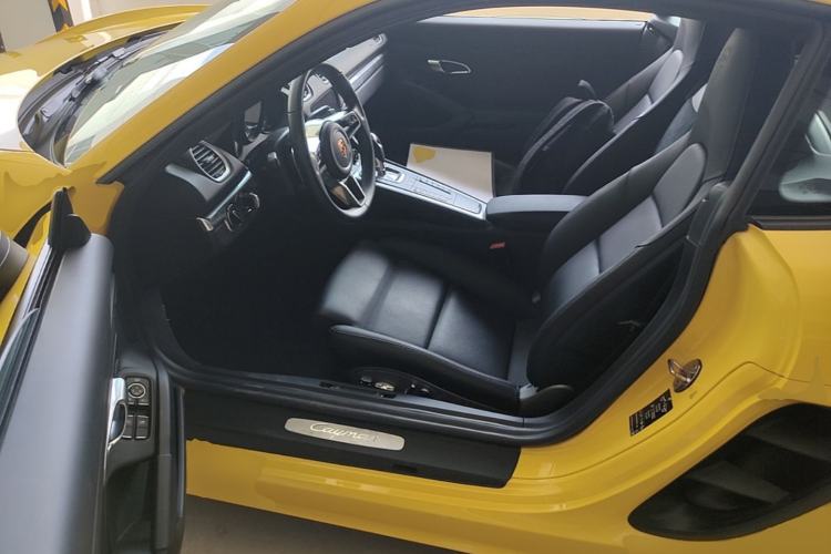 Used Porsche 718 2022 Cayman 2.0T Left Front Seat