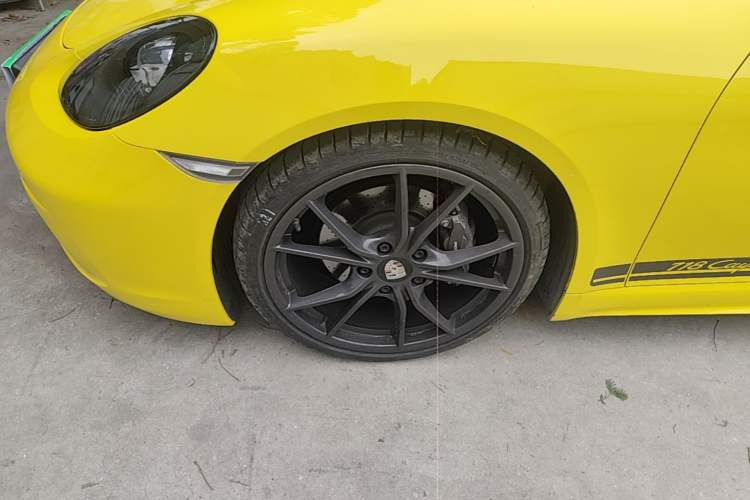 Used Porsche 718 2022 Cayman T 2.0T Left Front Wheel Hub