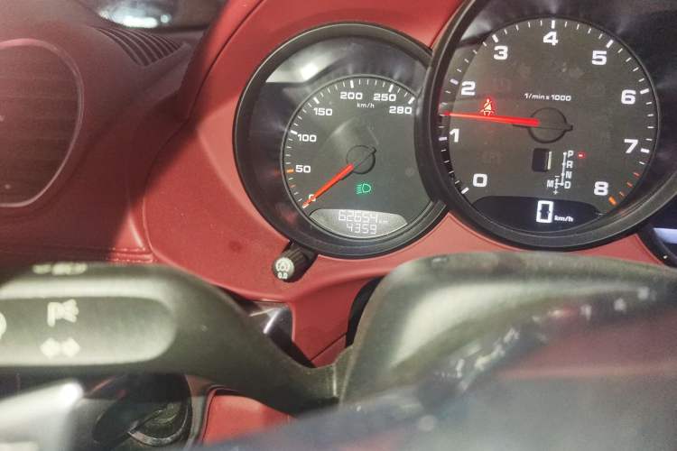 Used Porsche 718 2022 Boxster 2.0T Odometer Close Up