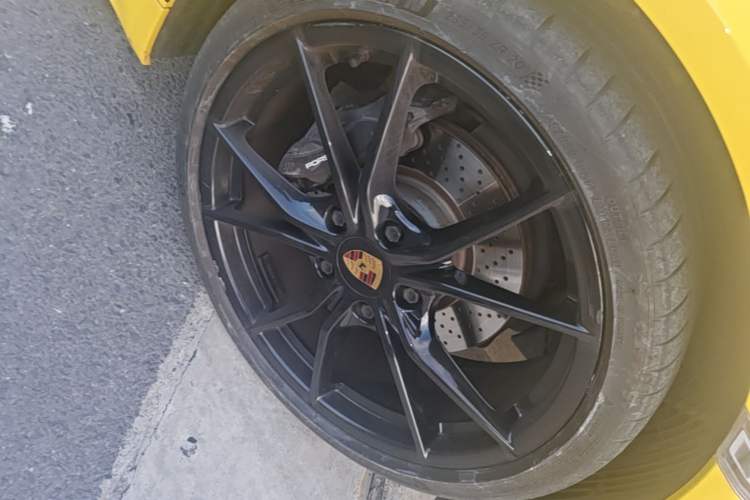 Used Porsche 718 2022 Cayman 2.0T Right Front Wheel Hub