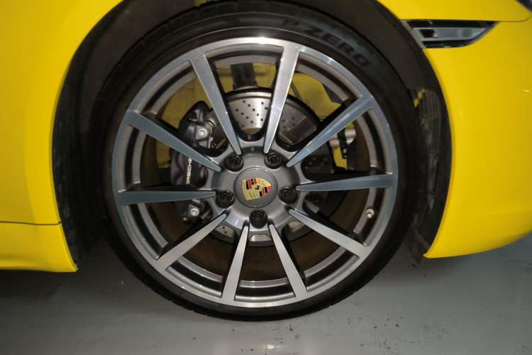 Used Porsche 718 2022 Boxster 2.0T Right Front Wheel Hub