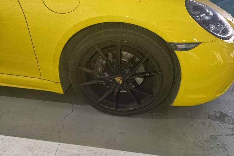 Used Porsche 718 2022 Boxster 2.0T Right Front Wheel Hub