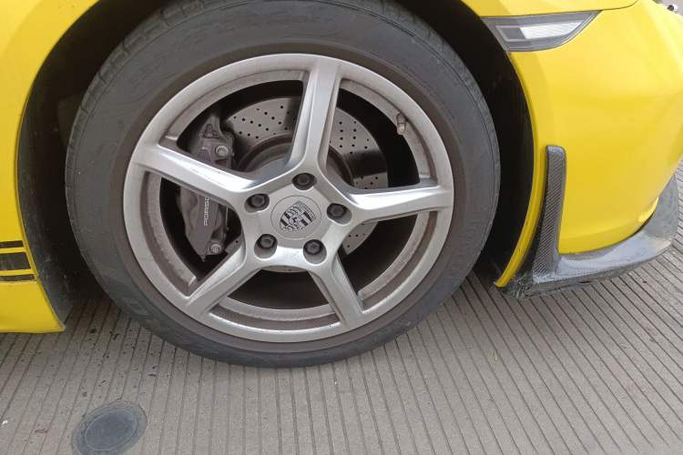 Used Porsche 718 2022 Boxster 2.0T Right Front Wheel Hub