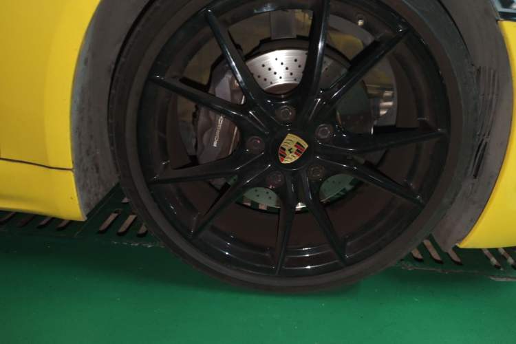 Used Porsche 718 2022 Boxster 2.0T Right Front Wheel Hub