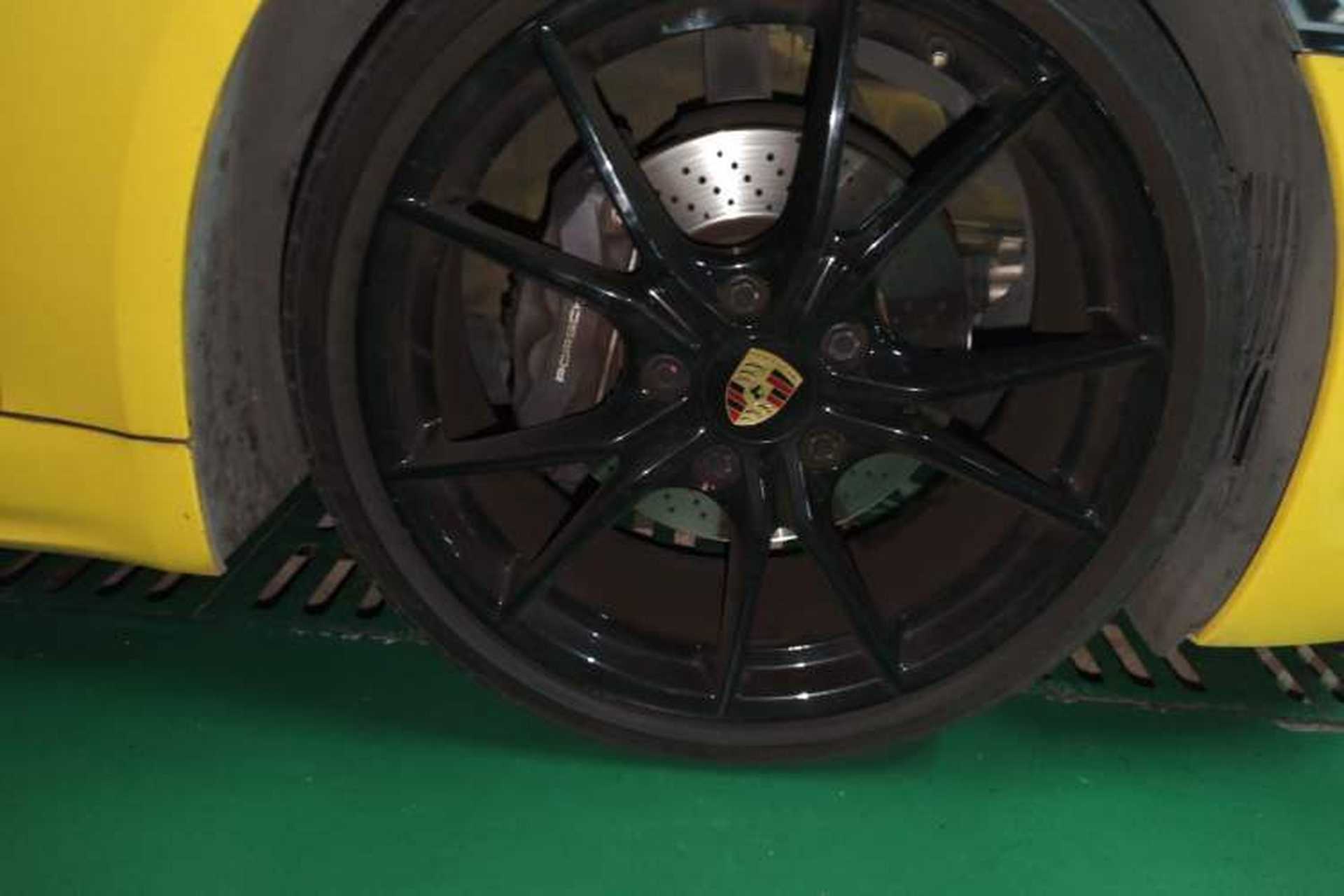 Used Porsche 718 2022 Boxster 2.0T Right Front Wheel Hub