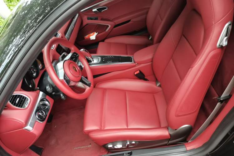 Used Porsche 718 2023 Cayman Style Edition 2.0T Left Front Seat