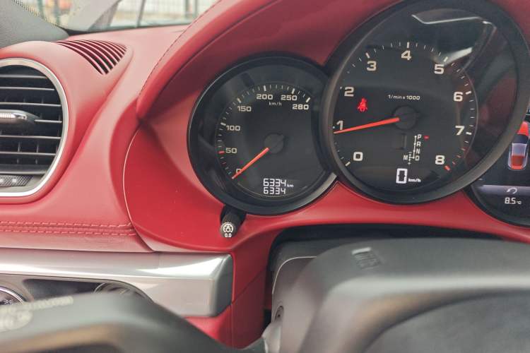 Used Porsche 718 2023 Cayman Style Edition 2.0T Odometer Close Up